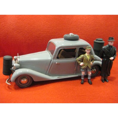 MERCEDES 170V LIMOUSINE WITH FIGURES - 1/18 SCALE